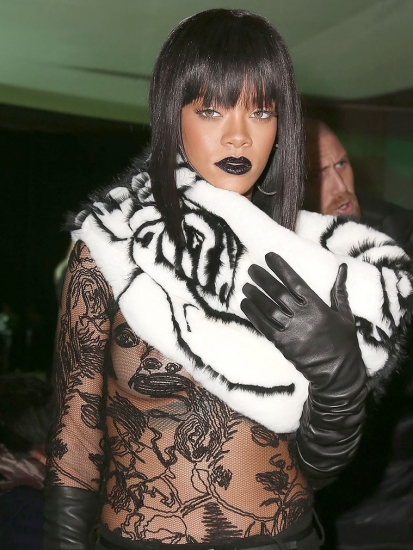 Vēl pikantāk Rihanna nevarēja saģērbties... (Bilde 4)