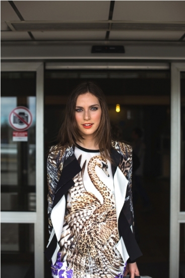 Modele Māra Kampernova no Milānas vedīs skapi (Bilde 4)