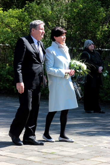 Ar asarām acīs slavenību zieds atvadās no Nika Matvejeva (Bilde 2)