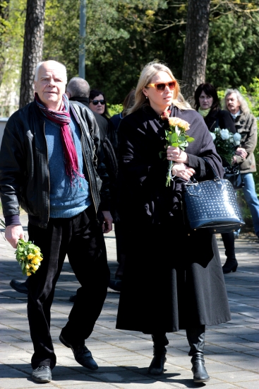 Ar asarām acīs slavenību zieds atvadās no Nika Matvejeva (Bilde 3)