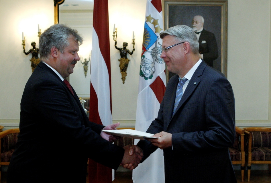 Pāragri mūžībā aizgājis viens no pieredzējušākajiem diplomātiem Hardijs Baumanis (Bilde 1)