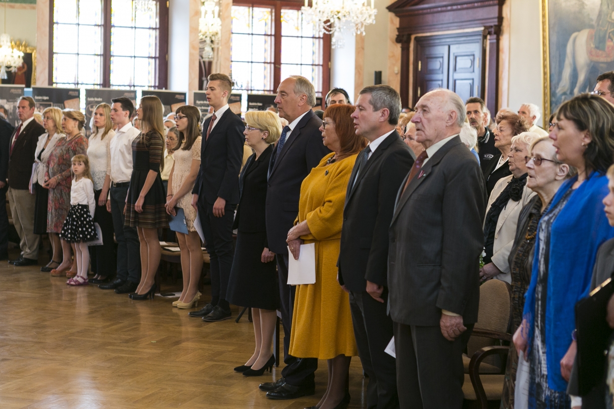 Saeimas priekšsēdētāja Ināra Mūrniece: izsūtījuma stāsti ir arī manas dzimtas stāsti (Bilde 3)