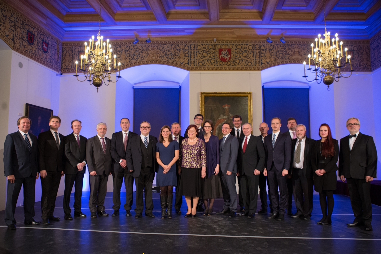 Māris Bērziņš saņem Baltijas Asamblejas balvu literatūrā (Bilde 2)
