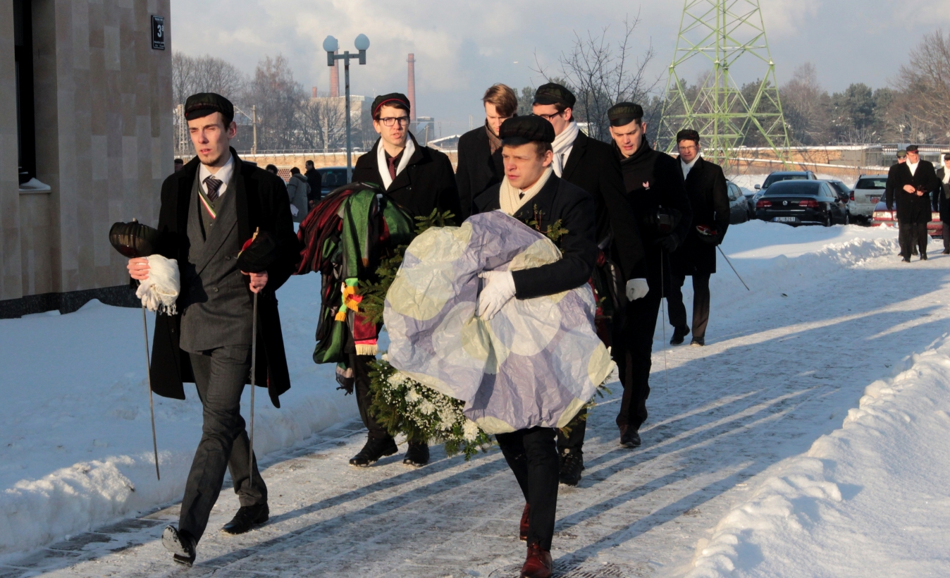 Slavenības atvadās no Jāņa Vaišļas. FOTO (Bilde 3)