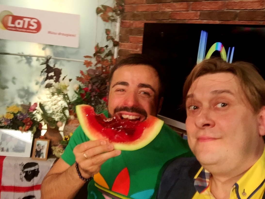 Saplēstās krūzes zvaigzne Imants Strads pavāršovā pie Roberto (Bilde 1)