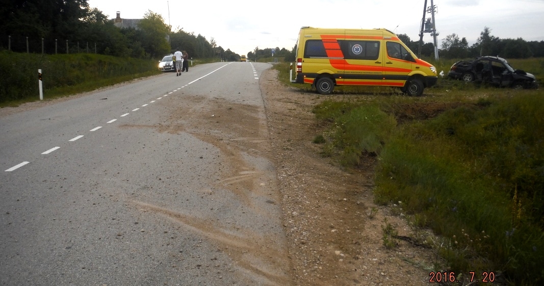 Kārtējā piedzērušu jauniešu autoavārija Ērgļos. Bojā gājis viens (Bilde 1)