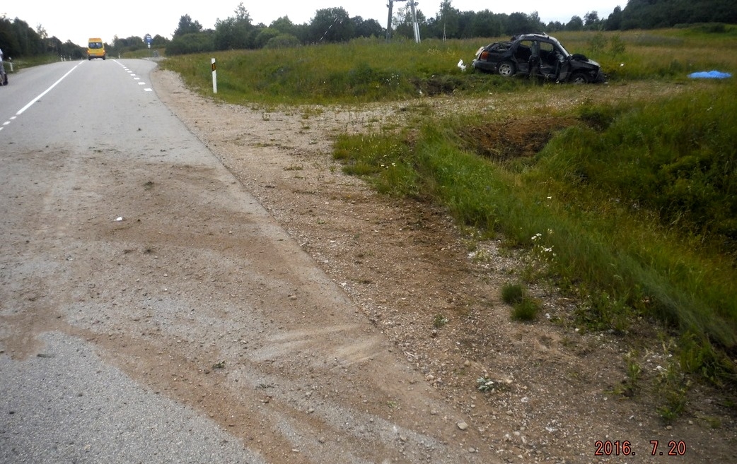 Kārtējā piedzērušu jauniešu autoavārija Ērgļos. Bojā gājis viens (Bilde 2)