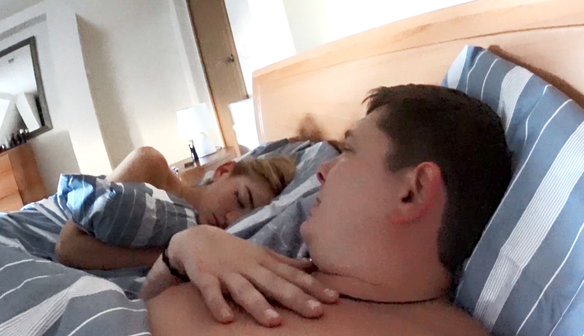 Artusam Kaimiņam riebjas latviešu dziesma, tāpēc vēlas nogalināt tās izpildītāju (Bilde 1)