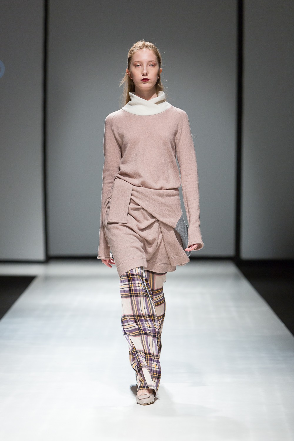Annas LED modes skate Riga Fashion Week (Bilde 1)