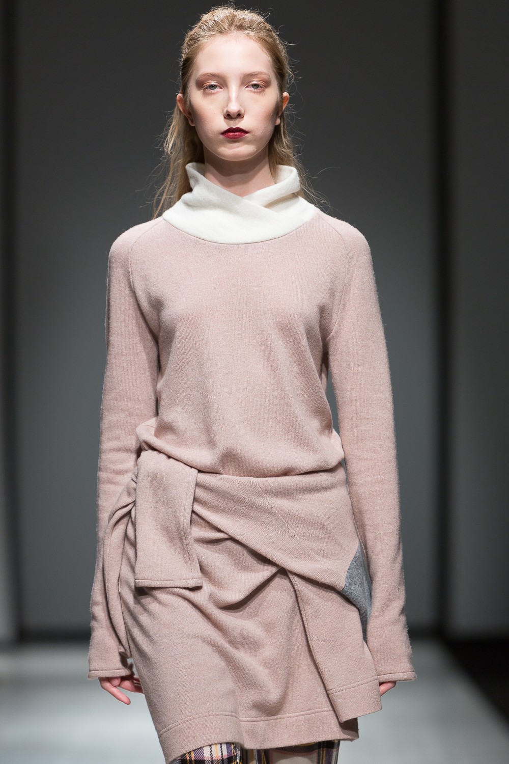 Annas LED modes skate Riga Fashion Week (Bilde 2)