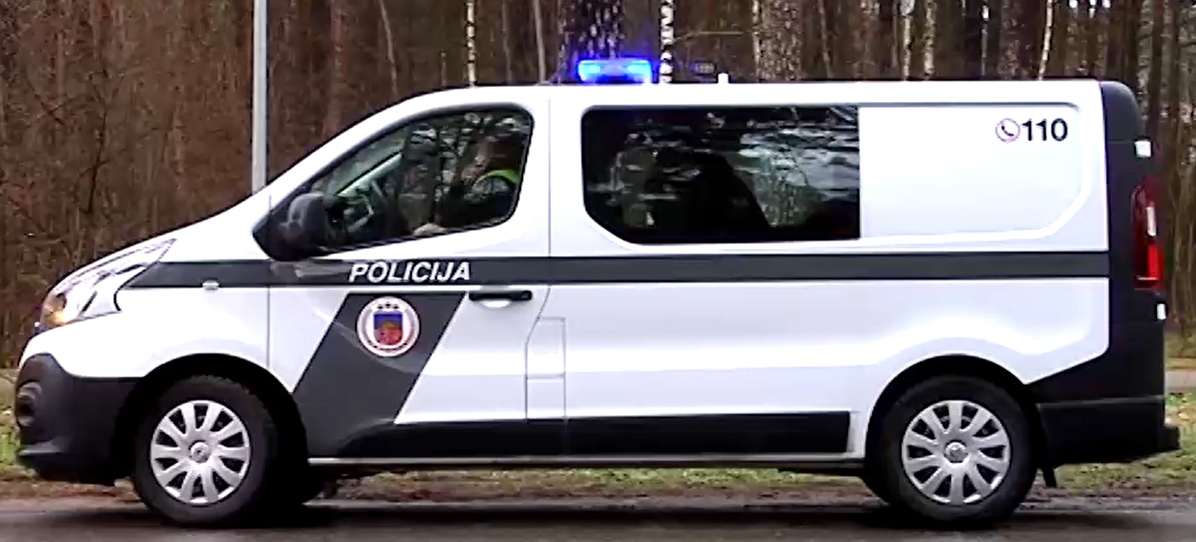 Autovadītāji šokēti un pārbiedēti: Ceļu policija ķer pārkāpējus ar busiņiem (Bilde 4)