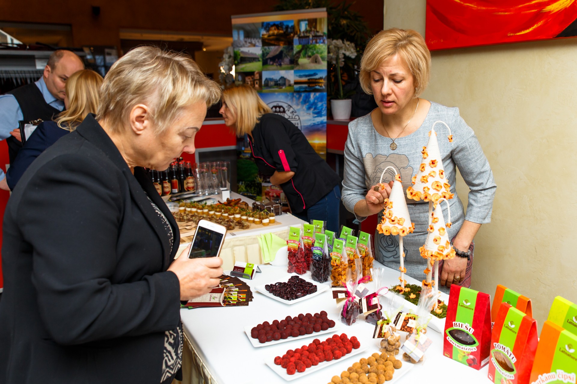 Sveicam! 25 gadu jubileja izstādei Balttour. FOTO no 'ballītes' (Bilde 2)