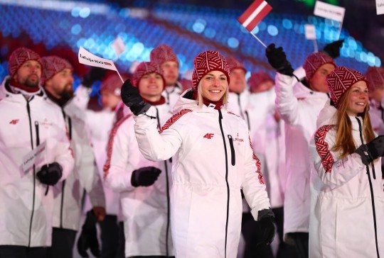 Noskaties! Esam lepni ar 34 sportistiem! Pjončhanā iesoļo Latvijas delegācija (Bilde 1)