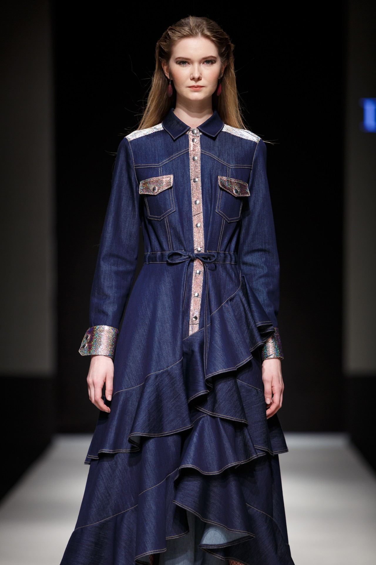 FOTO: Diana Arno tērpu kolekcija Riga Fashion Week 2018 (Bilde 4)