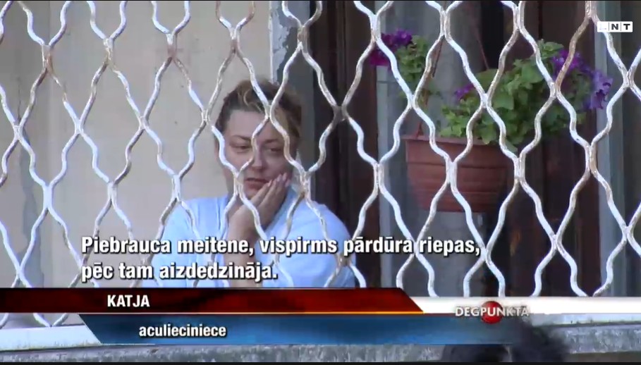 Pļavniekos greizsirdīga blondīne satrakojas, sadur riepas un aizdedzina mīļotā puiša auto (Bilde 4)