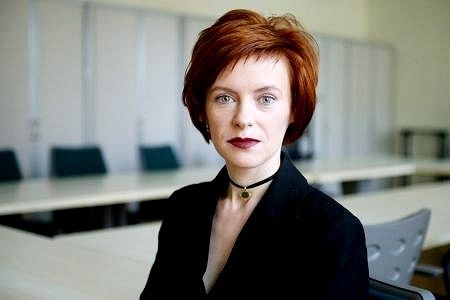 Lesbiete, Latvijas 13. Saeimas deputāte Golubeva, parlamentā cīnīšoties par lesbiešu un geju pāru tiesībām (Bilde 4)