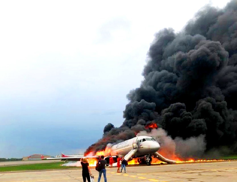 41 bojāgājušais un daudz ievainoto. Neticami, bet Maskavas Šeremetjevas lidostā atklāti degošu aviolaineri nesagaida pat ugunsdzēsēji (Bilde 3)