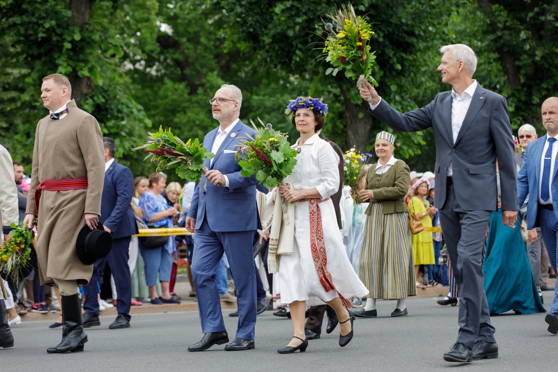 Ekskluzīvs! Žurnālists tiešraidē sabļauj un iedzen stūrī premjeru Kariņu (Bilde 1)