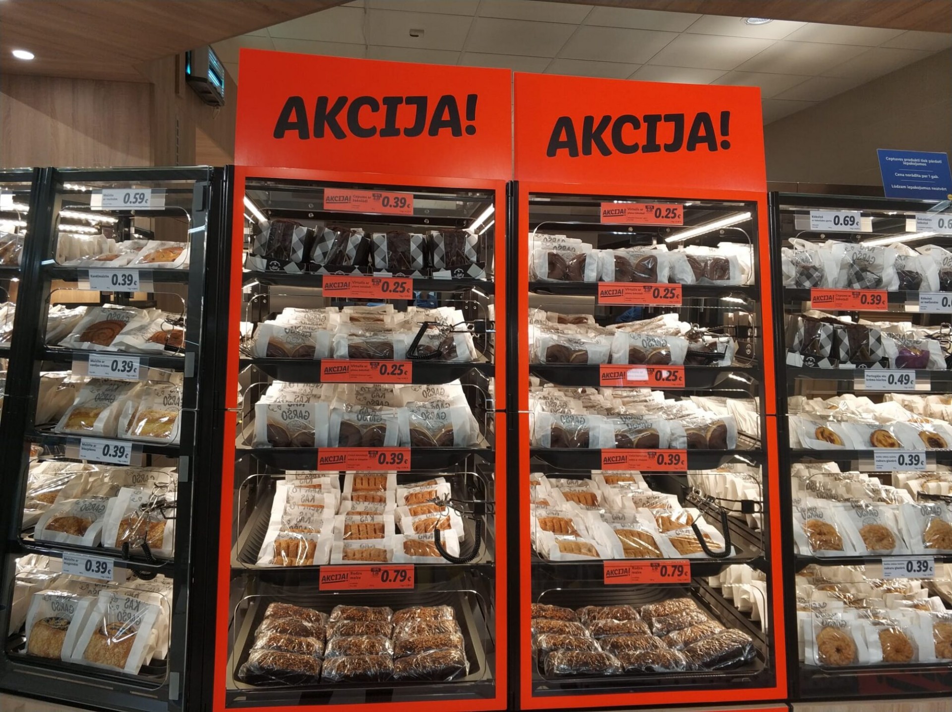 Zināms, kurā LIDL veikalā var iegādāties garšīgas maizītes kopā ar dzīviem tarakāniem (Bilde 3)