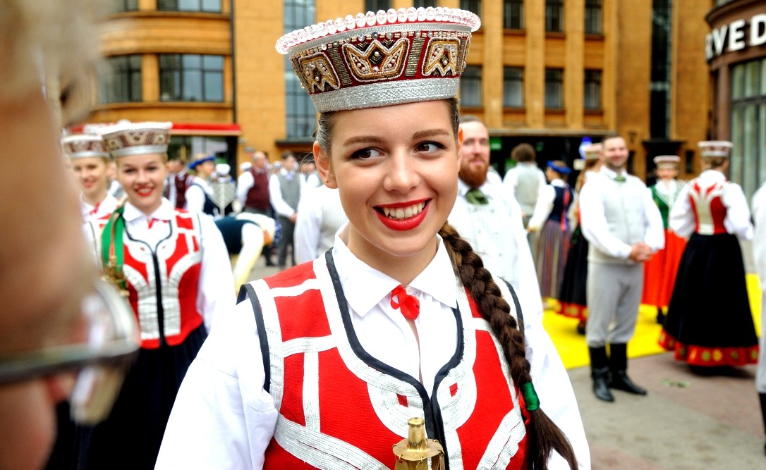 Atrodi video kadros arī sevi! Visu Latvijas kolektīvu Dziesmu un deju svētku gājiens - 45 000 svētku dalībnieki (Bilde 2)
