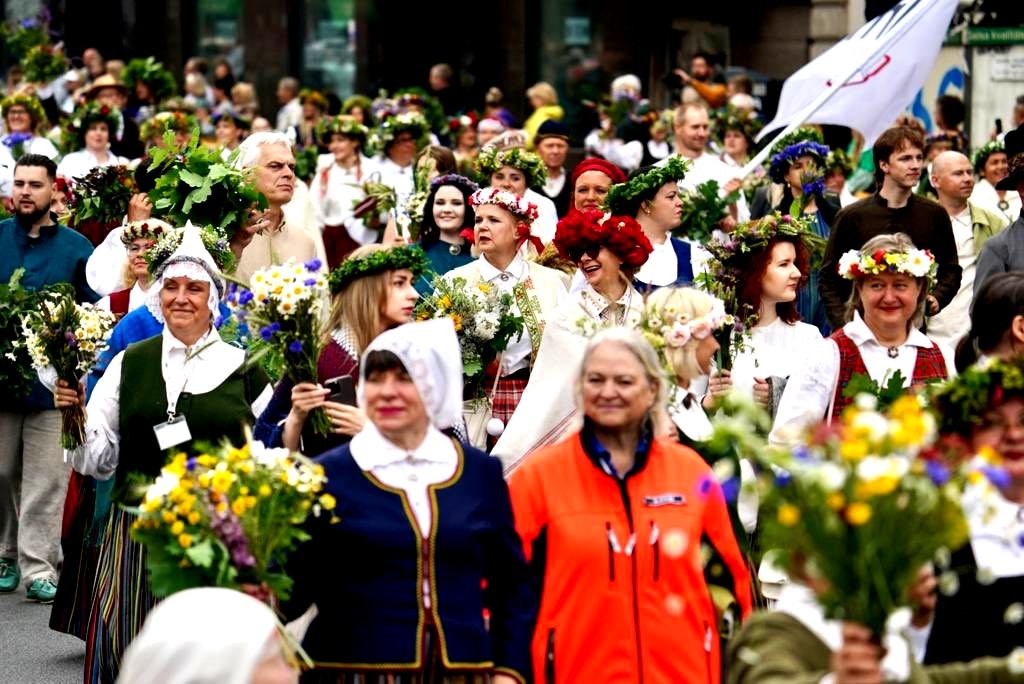 Atrodi video kadros arī sevi! Visu Latvijas kolektīvu Dziesmu un deju svētku gājiens - 45 000 svētku dalībnieki (Bilde 4)