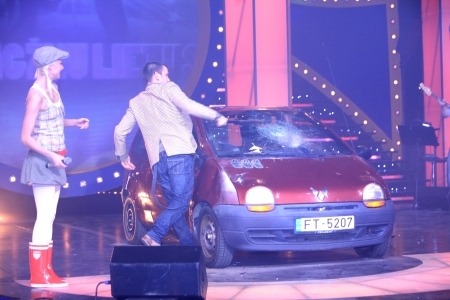 Intars Busulis demolē auto (foto) un kritizē pieredzējušus mūziķus  (Bilde 3)