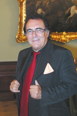 Albano kritīs pie latviešu sieviešu kājām ar jaunām dziesmām (foto) (Bilde 4)