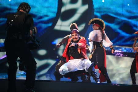 Latvijas Pirāti iekļūst Eirovīzijas finālā (fotogalerija no Belgradas arēnas) (Bilde 2)