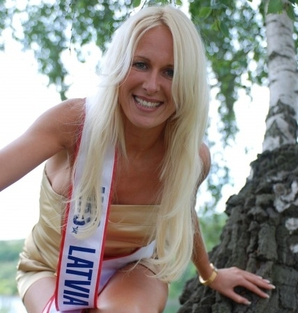 ĢEDERTE konkursā "Mrs. World 2008" paliek bez tituliem (Bilde 1)