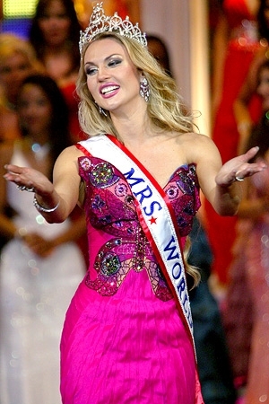 ĢEDERTE konkursā "Mrs. World 2008" paliek bez tituliem (Bilde 3)