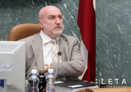 Godmanis ierodas darbā svaigs kā gurķītis (foto) (Bilde 2)