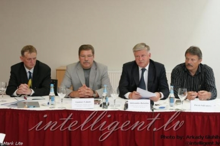 Miljonāram BAŠARINAM naudas un atbalsta trūkums  (Bilde 2)