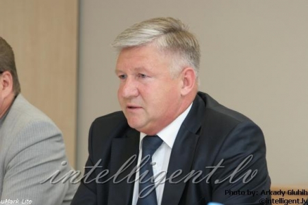 Miljonāram BAŠARINAM naudas un atbalsta trūkums  (Bilde 3)