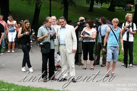 Andris ĀRGALIS priecājas uzreiz ar divām līgavām (Bilde 2)