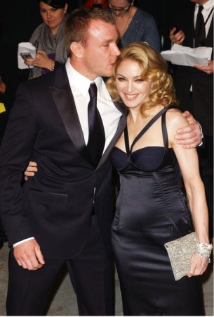 Madonna Gajam Ričijam par laulības šķiršanu gatava maksāt $ 60 miljonus  (Bilde 2)