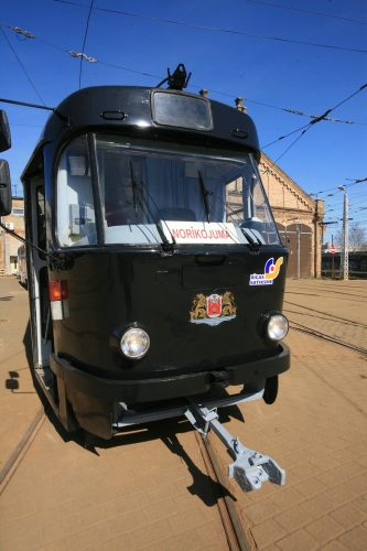 BUSULIS izbrauc ielās un rada probkas! Intars tramvaja vadītāja lomā FOTO (Bilde 1)