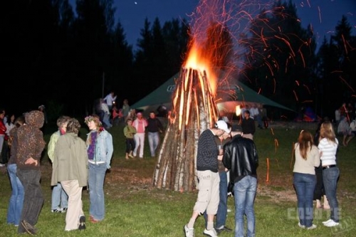 CANDY atkal kļuvusi sievišķīga (FOTO) (Bilde 2)