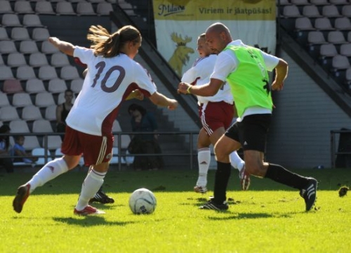Prāta Vētra uzvar U-19 sieviešu izlases futbolistes (Bilde 3)