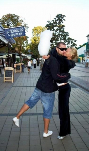 Basketbolists Štālbergs mīļoto bildina pie Brīvības pieminekļa (FOTO) (Bilde 4)