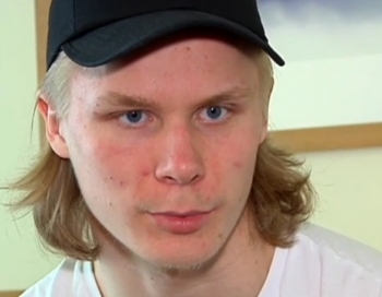 Latvijas hokejisti komandējumā dala laulības gultu