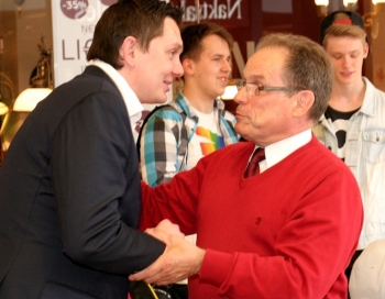 Artuss Kaimiņš izņirgājas par Laimdotu Straujumu un viņas haotisko leksiku