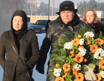 Slavenības atvadās no Jāņa Vaišļas. FOTO