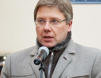 Nils Ušakovs skarbs attiecībā pret Gunti Belēviču