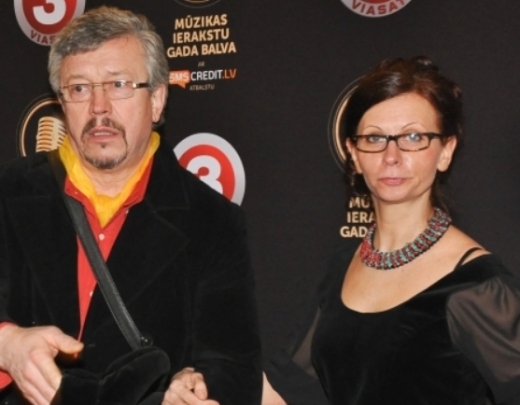 Andra Bērziņa jaunā sieva kļuvusi par aktiera frizieri un producenti