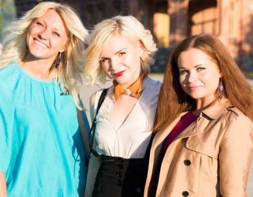 Profesionāla pornoaktrise. Šova 'Netīrās dejas' skandalozā blondīne Evelīna