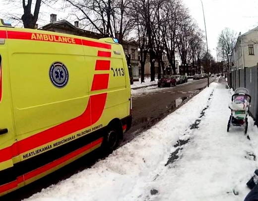 Šokējoši. Jēgu pārdzērušajai auklītei, kura pakļāva dzīvības riskam zīdaini, vien 50 eiro sods