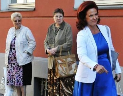 54 gadi! Rudā, viltīgā lapsa, kura ņirgājās par pensionāriem, vecumdienās iekārojusi amatu ANO vai ASV