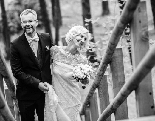 FOTO. VIDEO. Slepus apprecējušies konkurējošo televīziju spīdošākās zvaigznes Ilze Jaunalksne un Gundars Rēders
