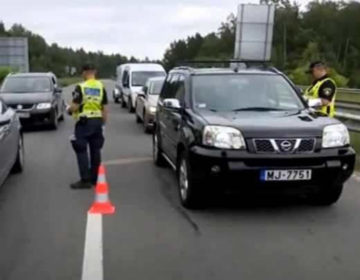 Televīzijas klātbūtnē dzērājšoferis metas bēgt. KINOFILMAS CIENĪGS VIDEO