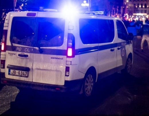 Ķinīša cienīgi! Policijas pakaļdzīšanās Rīgā nepilngadīgam aptrakušam narkomānam. VIDEO